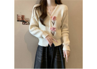 جاكيت حياكه ورد بيجي