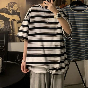 تشيرت مخطط ابيض و اسود 